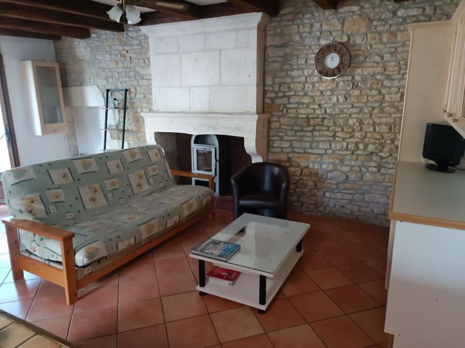 Sainte-Radégonde-des-Noyers Charmante Maison En Pierres מראה חיצוני תמונה