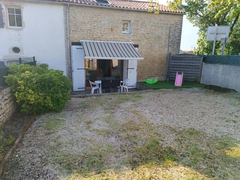 Sainte-Radégonde-des-Noyers Charmante Maison En Pierres מראה חיצוני תמונה