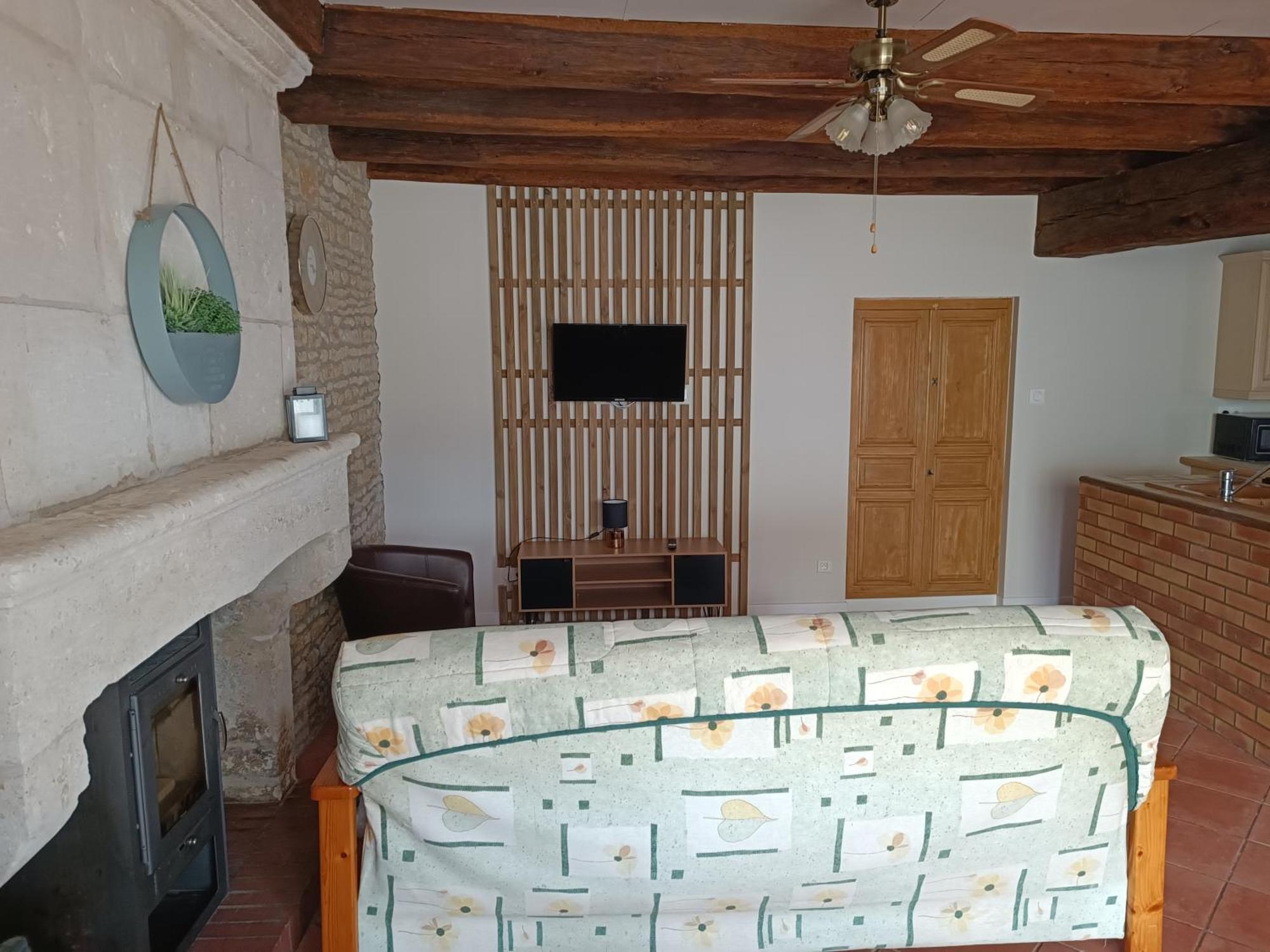 Sainte-Radégonde-des-Noyers Charmante Maison En Pierres מראה חיצוני תמונה